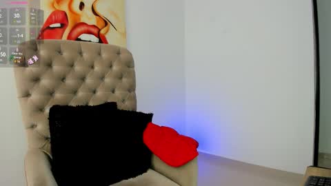 Snapshot of tiago_hannah chatting on November 9, 9:02 pm carolina online show from November 9, 9:02 pm