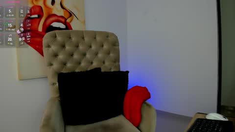 Snapshot of tiago_hannah chatting on November 10, 11:31 am carolina online show from November 10, 11:31 am