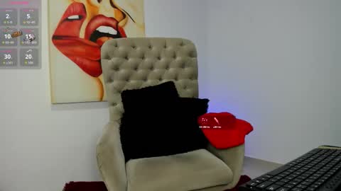 Snapshot of tiago_hannah chatting on November 18, 11:15 pm carolina online show from November 18, 11:15 pm