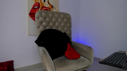 Snapshot of tiago_hannah chatting on December 14, 12:05 am carolina online show from December 14, 12:05 am