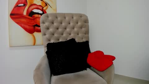Snapshot of tiago_hannah chatting on March 20, 9:47 am carolina online show from March 20, 9:47 am