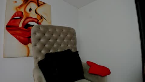 Snapshot of tiago_hannah chatting on March 22, 9:45 am carolina online show from March 22, 9:45 am