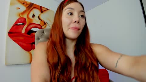 Snapshot of tiago_hannah chatting on April 1, 1:41 pm carolina online show from April 1, 1:41 pm