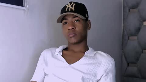 tiago_xxx_ online show from October 21, 9:26 pm