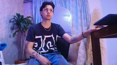Snapshot of tian_sex chatting on June 1, 4:14 am online show from June 1, 4:14 am