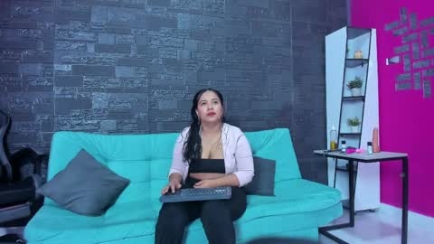 Snapshot of tiana_glow29 chatting on May 29, 12:03 pm Tiana online show from May 29, 12:03 pm
