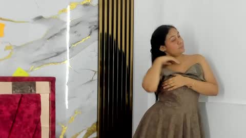tiana_hots online show from May 1, 1:10 am