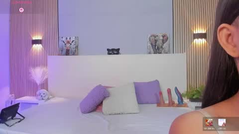 tianaglow4 online show from March 10, 10:53 am