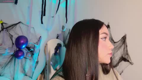 Tiana Le online show from October 30, 11:16 pm