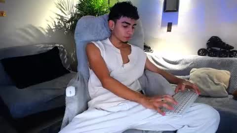 Snapshot of tiancam chatting on June 18, 12:11 am TIAN online show from June 18, 12:11 am