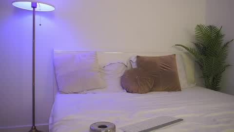 Anna online show from February 3, 8:14 pm