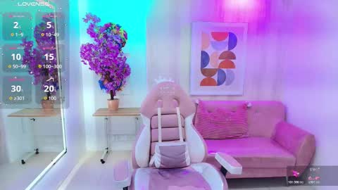 Snapshot of tiara_r chatting on October 24, 8:11 am Tiara online show from October 24, 8:11 am