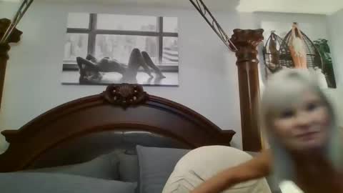 ticklemepink696969 online show from December 26, 1:51 am