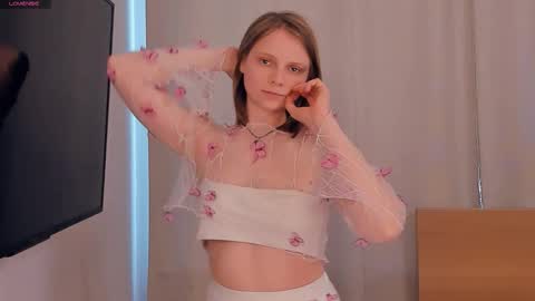 Lily online show from March 4, 8:42 am