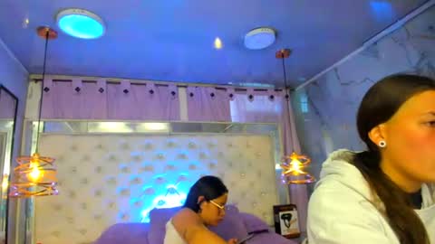 Snapshot of tifanny_val chatting on July 10, 12:19 pm Tifanny y Vale online show from July 10, 12:19 pm