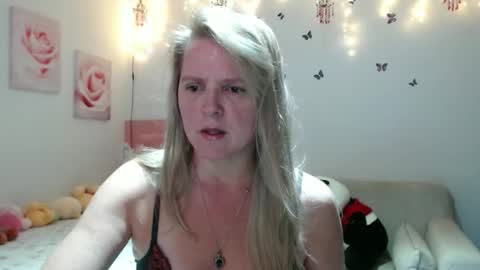 Snapshot of tifanycoopers chatting on March 3, 10:32 am Tifany online show from March 3, 10:32 am