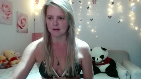 Snapshot of tifanycoopers chatting on March 11, 10:32 am Tifany online show from March 11, 10:32 am