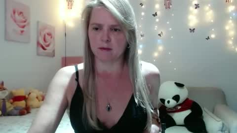 Snapshot of tifanycoopers chatting on March 13, 10:33 am Tifany online show from March 13, 10:33 am