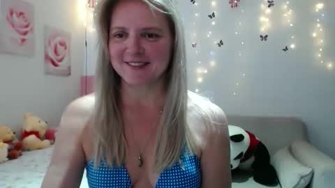 Snapshot of tifanycoopers chatting on March 20, 2:33 pm Tifany online show from March 20, 2:33 pm