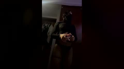 Snapshot of tifanyfem chatting on December 22, 7:38 am tifanyfem online show from December 22, 7:38 am