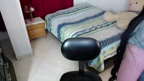 Snapshot of tiffani_williams chatting on November 27, 11:40 pm tifany online show from November 27, 11:40 pm