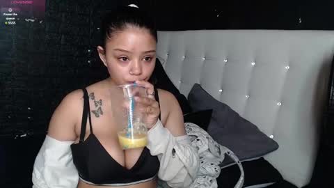 Snapshot of tiffanny_rose_ chatting on January 13, 6:59 pm Sara online show from January 13, 6:59 pm