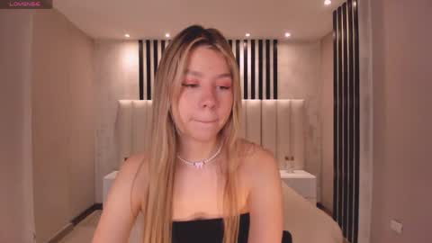 Snapshot of tiffannysins chatting on June 6, 6:01 pm Tiffanny Sins online show from June 6, 6:01 pm
