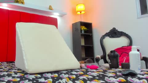 Snapshot of tiffany_hot19_ chatting on December 3, 1:52 am tiffany online show from December 3, 1:52 am