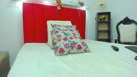 Snapshot of tiffany_hot19_ chatting on December 14, 12:55 am tiffany online show from December 14, 12:55 am