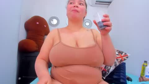 Snapshot of tiffany_hot19_ chatting on February 12, 4:33 pm tiffany online show from February 12, 4:33 pm