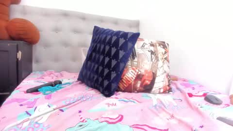 Snapshot of tiffany_hot19_ chatting on February 15, 7:50 pm tiffany online show from February 15, 7:50 pm