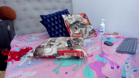 Snapshot of tiffany_hot19_ chatting on February 16, 3:27 pm tiffany online show from February 16, 3:27 pm