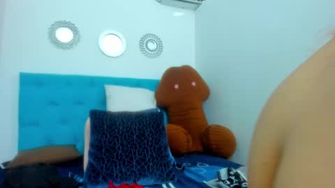 Snapshot of tiffany_hot19_ chatting on October 17, 2:15 am tiffany online show from October 17, 2:15 am