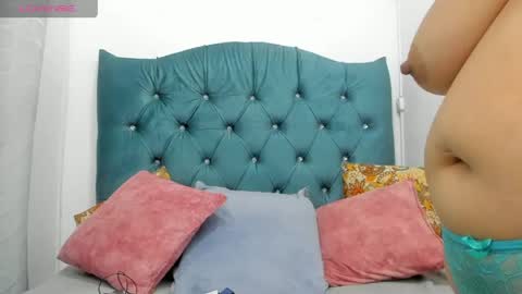 Snapshot of tiffany_hot19_ chatting on May 17, 12:41 am tiffany online show from May 17, 12:41 am