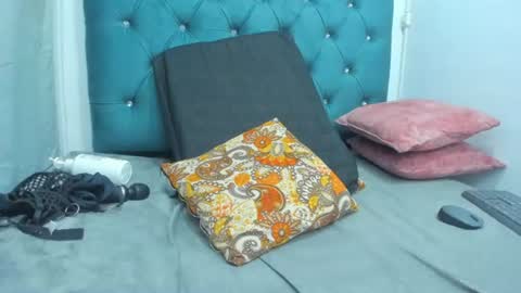 Snapshot of tiffany_hot19_ chatting on June 22, 3:25 am tiffany online show from June 22, 3:25 am