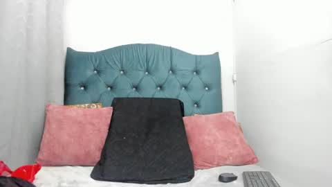 Snapshot of tiffany_hot19_ chatting on July 9, 12:37 am tiffany online show from July 9, 12:37 am