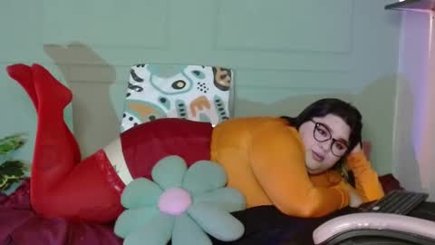 Snapshot of tiffany_laurens chatting on December 6, 10:05 am dont forget ask for custom vids online show from December 6, 10:05 am