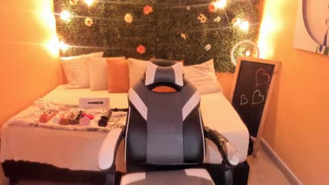 tiffany_sander online show from December 15, 11:34 am