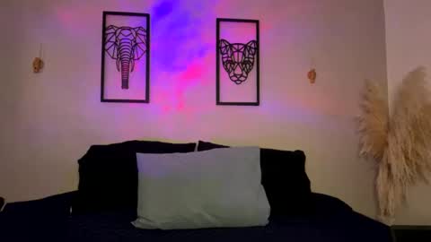  CAMI VELEZ camivelezz   online show from May 1, 12:15 am