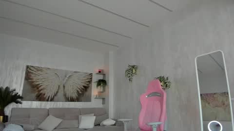 Tiffany Houston online show from January 9, 6:38 am