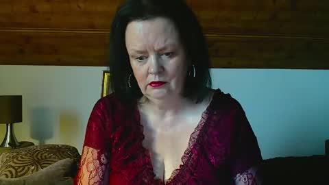 TiffanyMature online show from November 18, 8:08 am