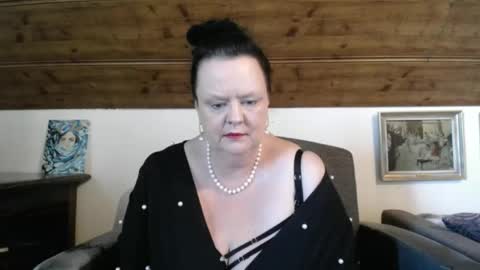 TiffanyMature online show from April 27, 2:59 pm