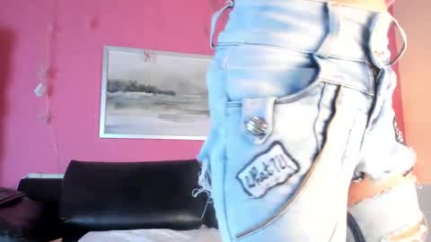 Stefany Suarez online show from February 24, 1:10 pm