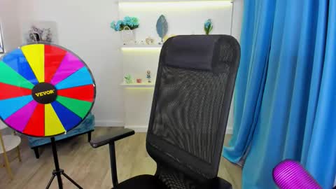 Snapshot of tiffanyyoun chatting on November 12, 12:49 pm tiffanyyoun online show from November 12, 12:49 pm