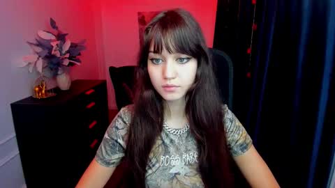 Snapshot of tiffanyyoun chatting on November 15, 4:10 am tiffanyyoun online show from November 15, 4:10 am