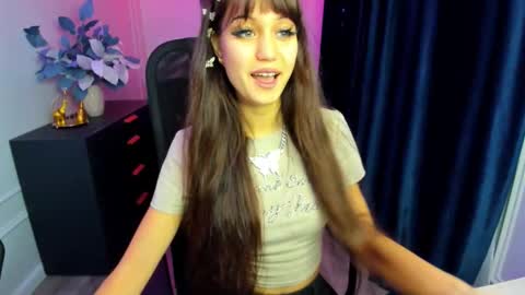 Snapshot of tiffanyyoun chatting on November 28, 12:41 pm tiffanyyoun online show from November 28, 12:41 pm