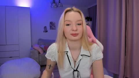 Snapshot of tiffy_fox chatting on November 29, 3:20 am Tiffany online show from November 29, 3:20 am