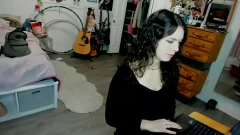 Snapshot of tiggerrosey chatting on January 11, 2:30 am All my Links online show from January 11, 2:30 am