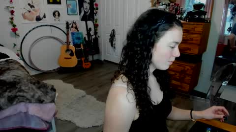 Snapshot of tiggerrosey chatting on February 21, 10:59 pm All my Links online show from February 21, 10:59 pm