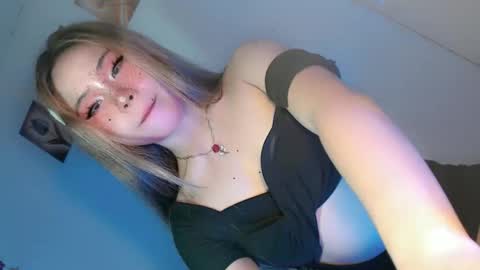Snapshot of tight_elliana chatting on May 7, 8:36 pm tight_elliana online show from May 7, 8:36 pm
